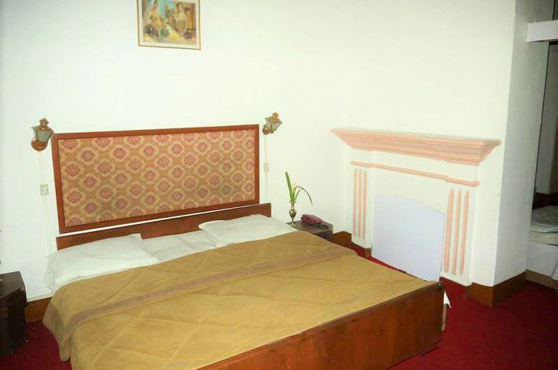 Hotel Prince Double Bed Semi Deluxe